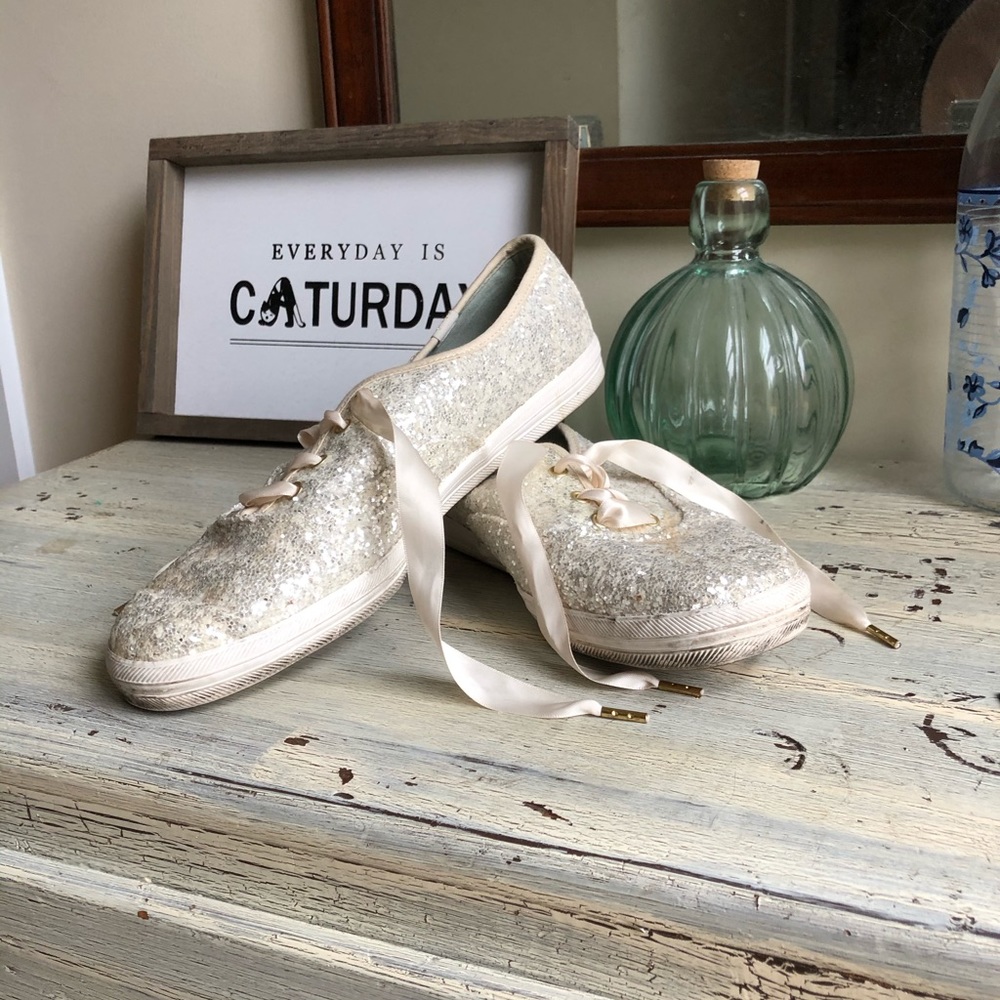 🌀REDUCED🌀♠️ White sparkly Kate Spade Keds